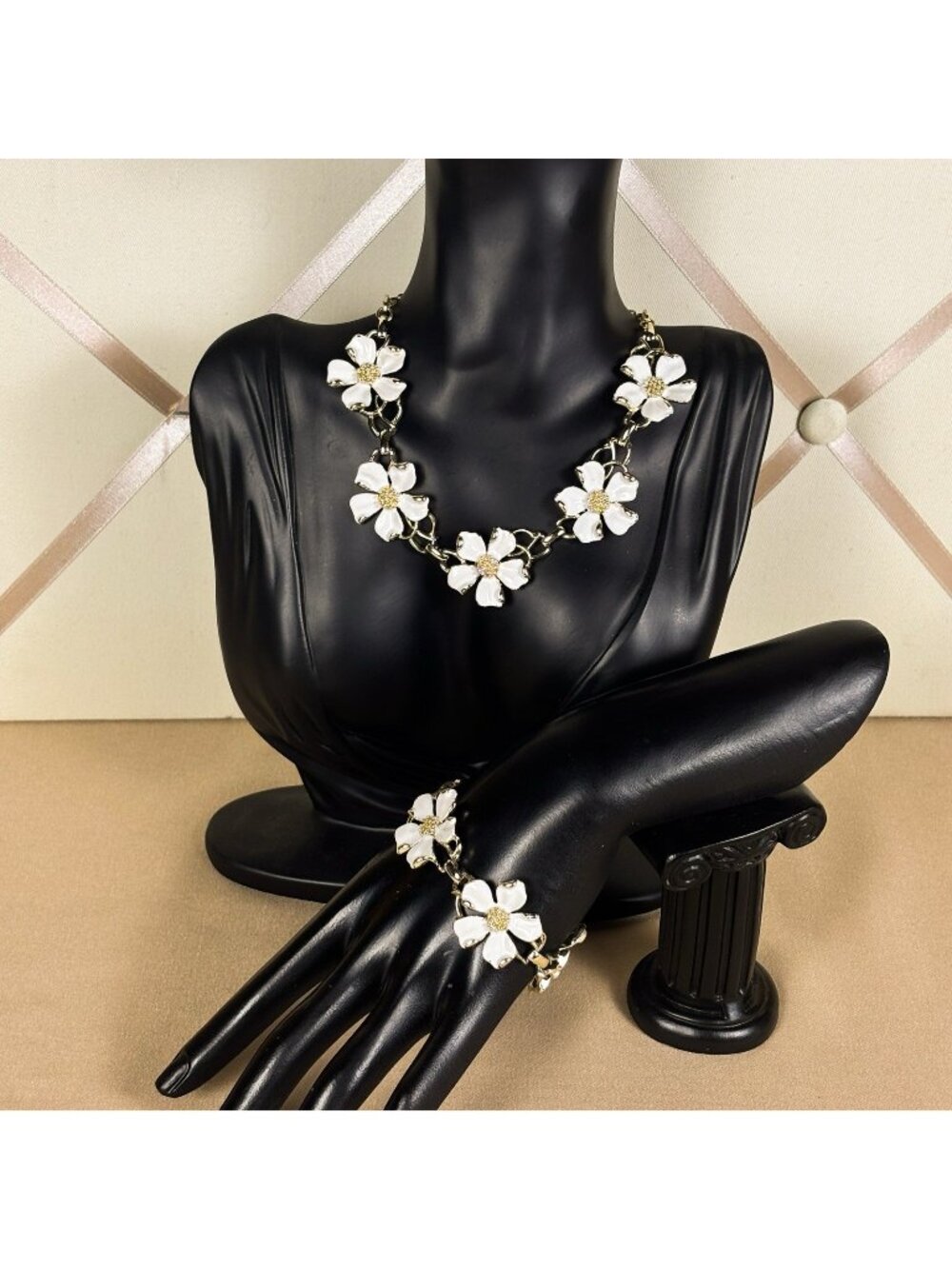Signed Emmons Dogwood Flower Set Gold Tone White Enamel Necklace Bracelet A99